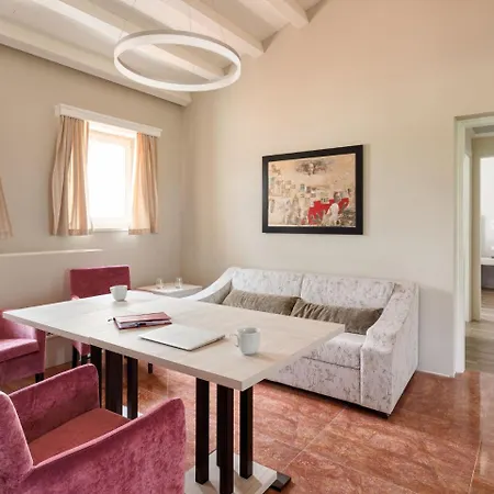 Luxurious In Svetvincenat With Heated Swimming Pool * Režanci