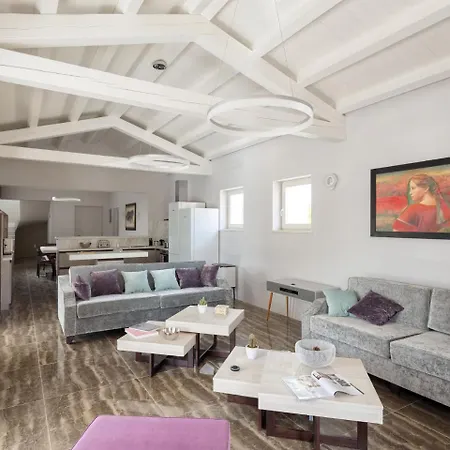 Luxurious In Svetvincenat With Heated Swimming Pool Vila