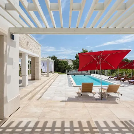 Luxurious In Svetvincenat With Heated Swimming Pool Vila *